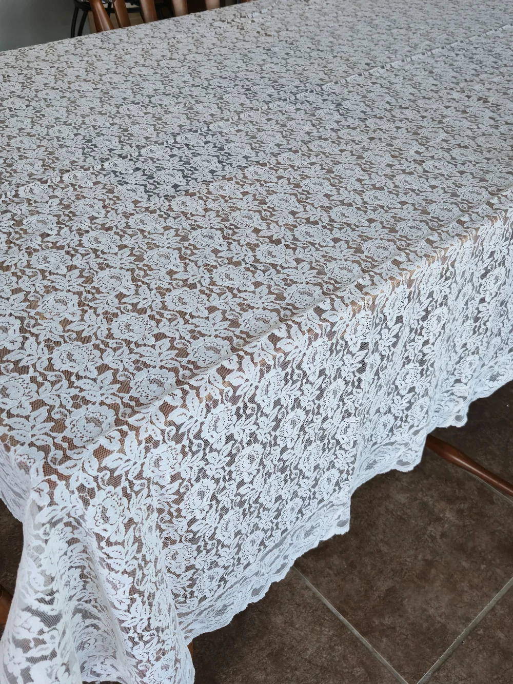 Vintage White Floral Lace Tablecloth – 64